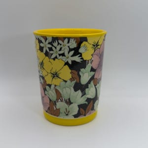 ANTHROPOLOGIE Lyla Color Yellow Coffee Mug 9 oz. - Preowned image 4