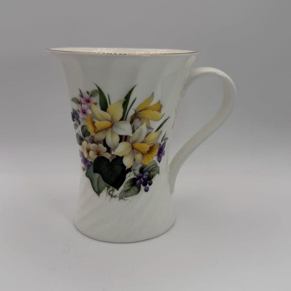 ROYAL GRAFTON Garden Bone China Floral Mug Made in England 11 oz. - Preowned