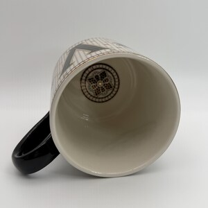 ANTHROPOLOGIE mok met bistrotegelletter "V" 14 oz. - Tweedehands afbeelding 5
