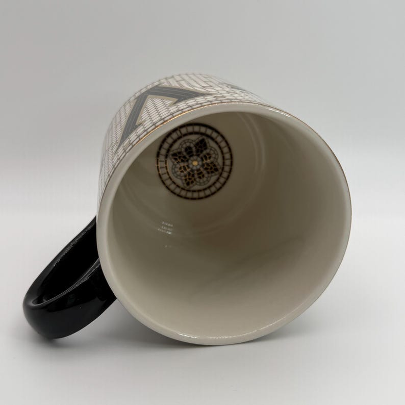 ANTHROPOLOGIE mok met bistrotegelletter "V" 14 oz. - Tweedehands afbeelding 5