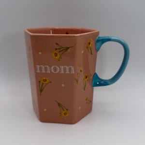Taza ANTHROPOLOGIE Pia Mom Color Melocotón de 295 ml (10 oz) - Usada imagen 1