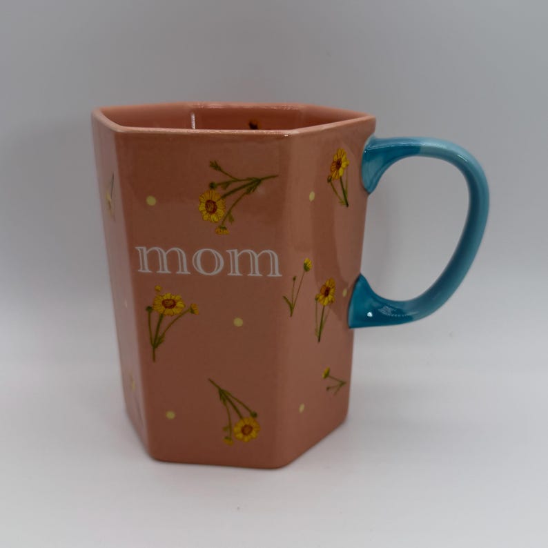 Taza ANTHROPOLOGIE Pia Mom Color Melocotón de 295 ml (10 oz) - Usada imagen 1