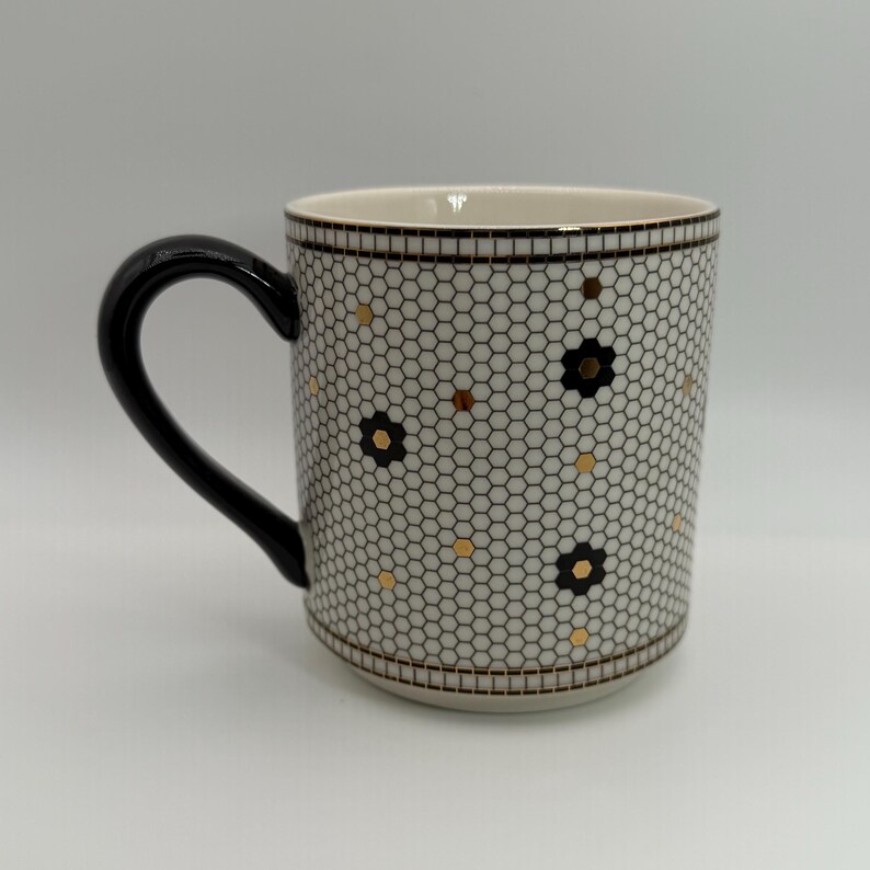 ANTHROPOLOGIE mok met bistrotegelletter "V" 14 oz. - Tweedehands afbeelding 4