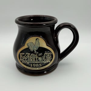 Taza DENEEN POTTERY Egg Harbor Cafe Breakfast and Lunch 1985 Lombard Illinois de 295 ml (10 oz). - Usada.