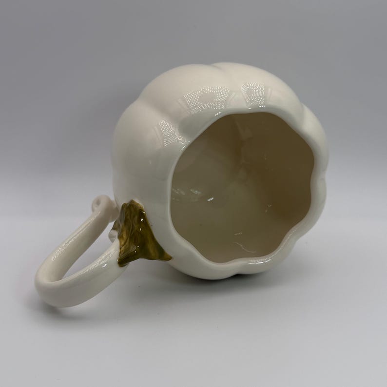 ANTHROPOLOGIE Figural Pumpa Vit Glaserad Mugg 473 ml - Begagnad bild 5