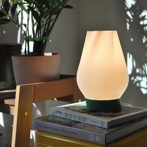 TULIP LAMP, 3MF 3D Printing Files, Ambient Lighting Bedside Lamp, Small Modern Desk Lamp, Minimal Funky Table Lamp image 5