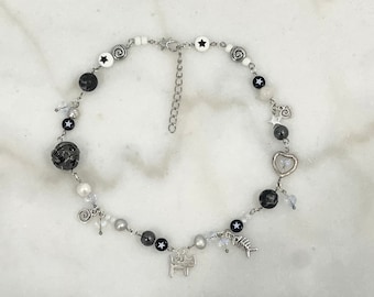 Collar con colgante de gato cibernético grunge súper lindo estilo Y2K hecho a mano con cuentas, regalo minimalista, estilo acubi coreano plateado con estrellas y remolinos