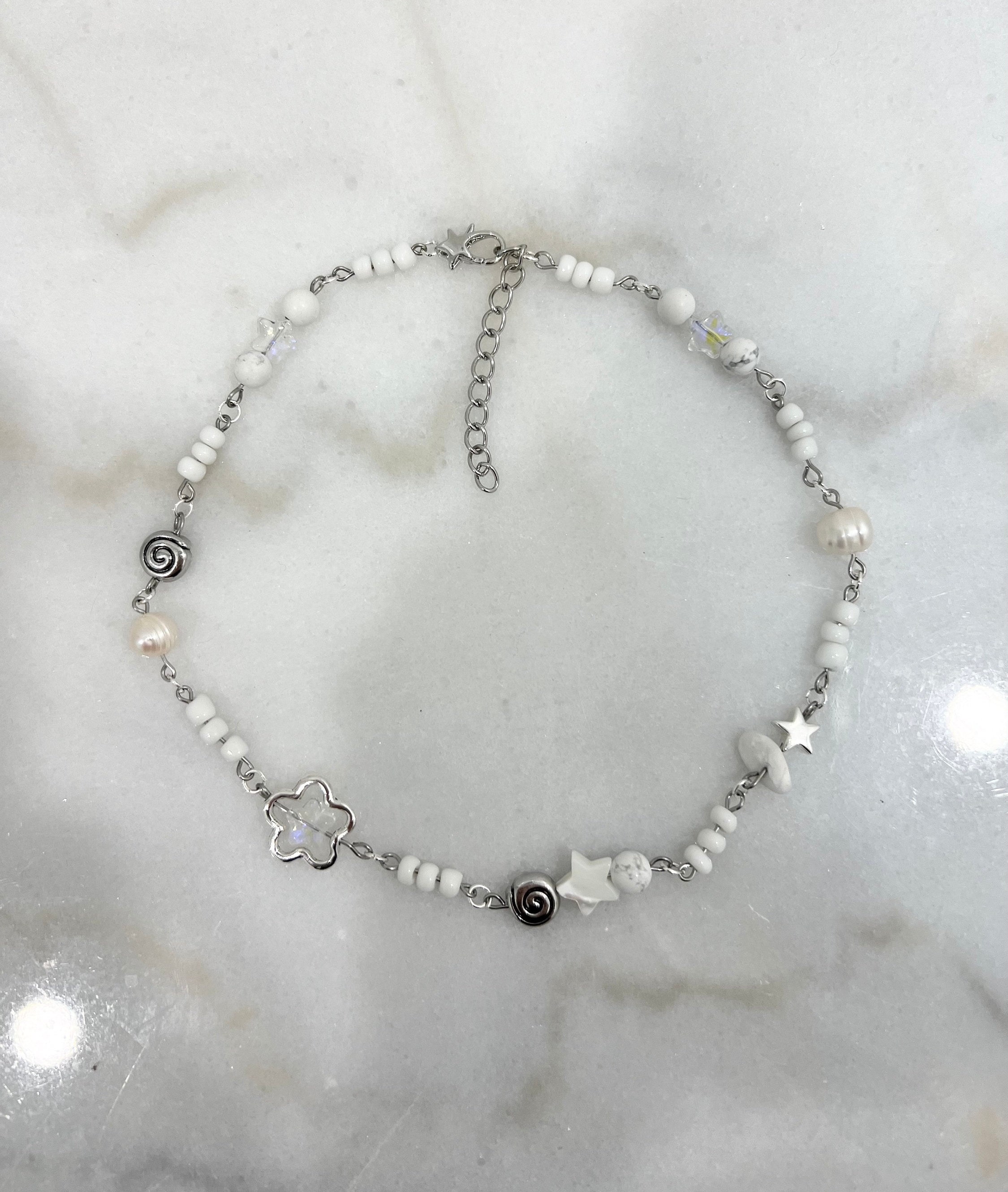 Preciosa gargantilla de perlas de cristal hecha a mano con cuentas de estilo cibernético, estilo suave y coqueta, estilo Kpop coreano, con flores de angelcore acubi Y2K