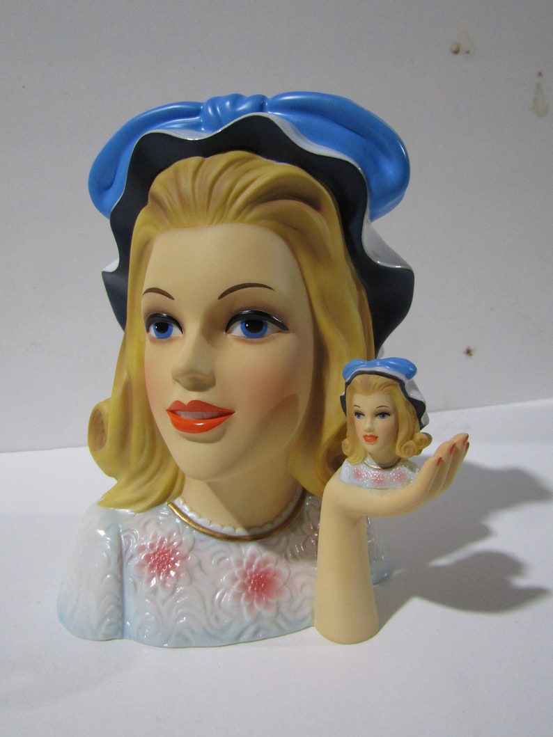 Choice of 3 Different 2009 Convention Carrie Head Vase Convention 7