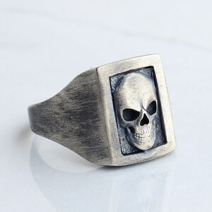 Skull Punk Silver Man Ring, Gothic Skeleton Skull Signet Ring, Motorcyclist Ring, Vampire Skull, Memento Mori, Man Gift, Gothic Gift