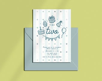 Könnte beinhalten: Eine Geburtstagseinladung mit blau-weiß gestreiftem Hintergrund, mit Illustrationen von Kuchen, Geschenk, Cupcake, Partyhut und Ballon. Der Text lautet "Time Two" und enthält Party-Details. Die Einladung befindet sich in einem blauen Umschlag.