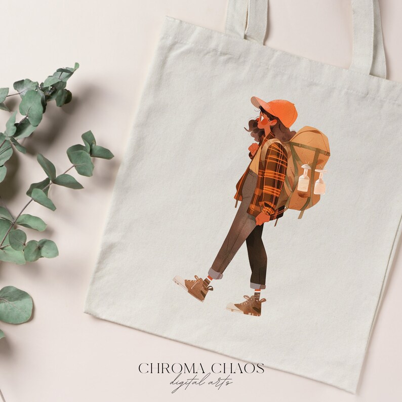 K&ouml;nnte beinhalten: Eine wei&szlig;e Einkaufstasche mit einer bunten Illustration einer Person, die ein kariertes Hemd und einen Rucksack tr&auml;gt. Die Person geht und schaut nach rechts. Der Text "CHROMA CHAOS digital arts" ist unten auf der Tasche aufgedruckt.