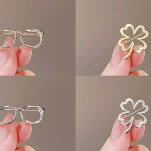 Broche lunettes de soleil, Broche moderne pour femme, Épingle à châle en laiton doré mat, Épinglette pour bijoux fantaisie, Cadeau pour elle image 4