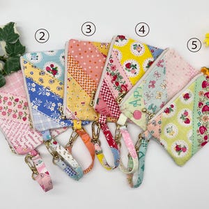 Mini pochette zippée avec bandoulière motif fleurs et pensées, motif patchwork, fabriquée au Japon, joli étui à monnaie shopping, étui à clés