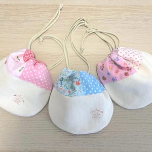 Round drawstring pouch, cute fabric patchwork design, small floral pattern, made in Japan, cosmetic pouch, small item case.