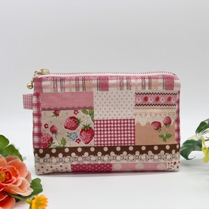 Pochette zippée, jolie pochette en tissu à motif de patch de fraises, fabriquée au Japon, trousse de maquillage, trousse d'accessoires, C