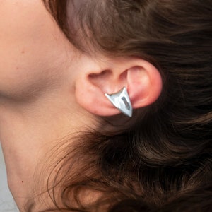 Unregelmäßige Ohrmanschette / Skulpturale Ohr Kletterer / Raffinierte Geometrie / Sterling Silber Ohrclip / Gender inclusive / Ohrclip Ohrring Geschenk