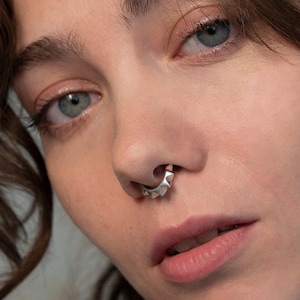 Minimalist Nasenring / Dreieck Ring / Fake Nase Ring / 925 Silber / 925 Silber / 925 Sterling Silber / Unisex / Geschenk für Sie & Ihn