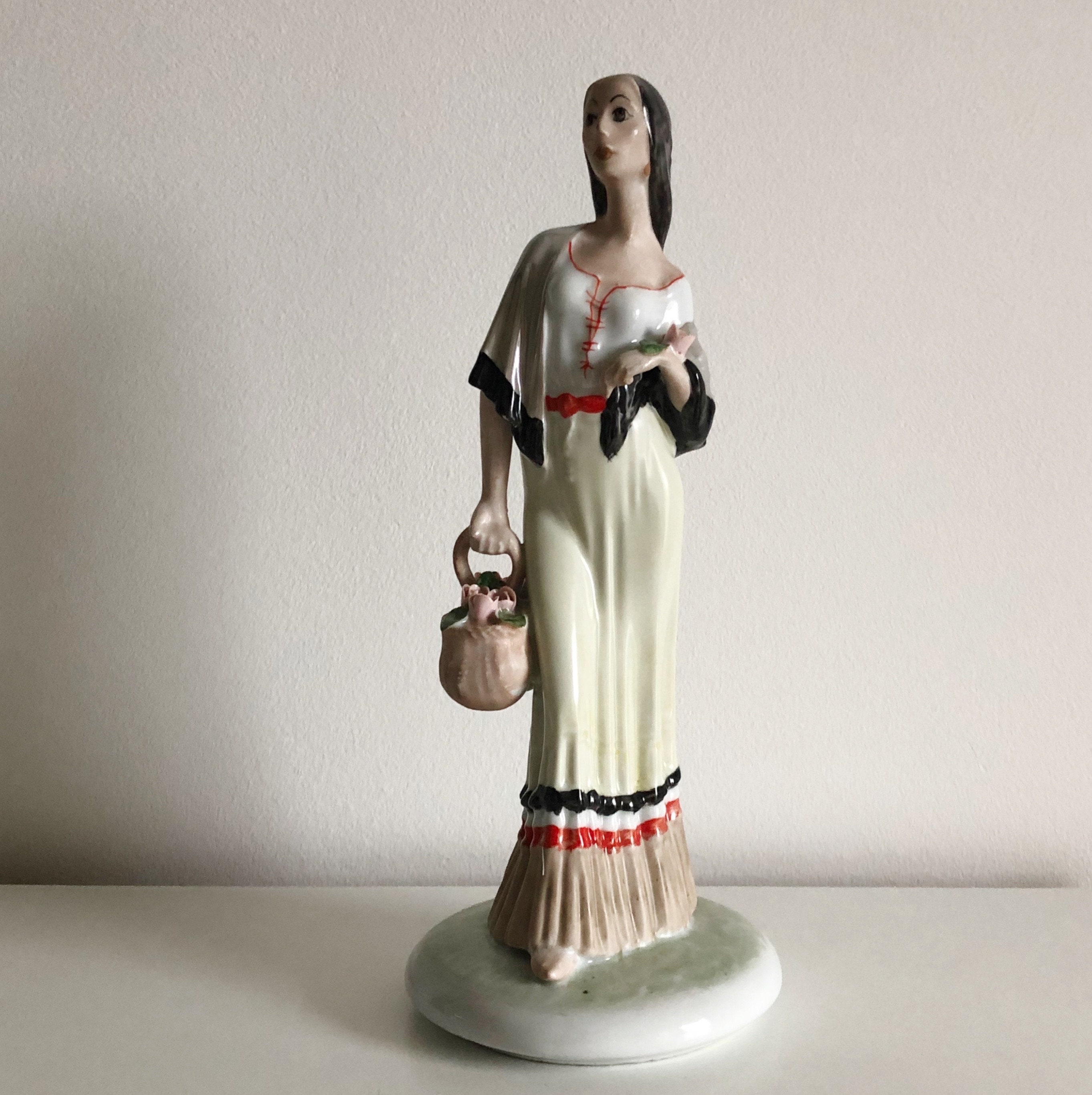 陶器製女性像 アンティーク Vintage Porcelain Lady With Flowers Figurine - 1970s Alba