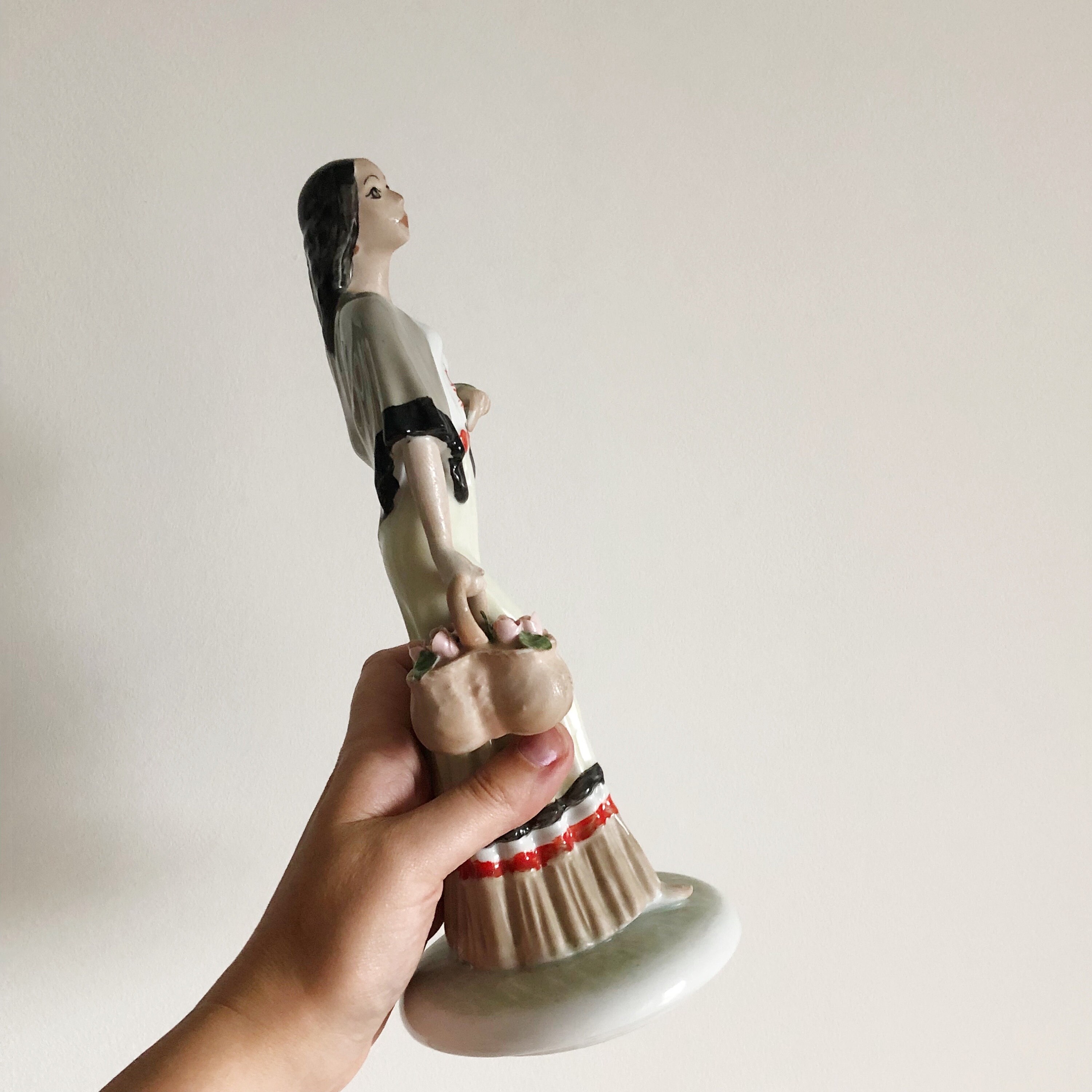 陶器製女性像 アンティーク Vintage Porcelain Lady With Flowers Figurine - 1970s Alba