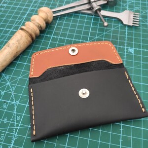 Tarjetero minimalista – Cartera de piel curtida vegetal hecha a mano