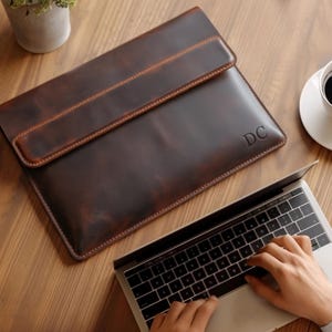 Sac mince personnalisé en cuir véritable pour MacBook Pro et Macbook Air - Étui en cuir fait main pour ordinateur portable 13-16", pochette en cuir personnalisée