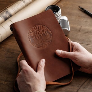 Personalized Leather Hiking Journal: Adventure Travel Sketchbook