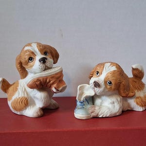 Vintage Homco Puppy Figurines Cocker Spaniel Puppies Playing With Shoes Bisque