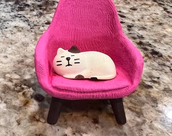 Resin Cat Figurine in Chair: Miniature Desk Decor