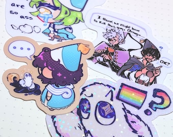 Peut inclure: Plusieurs autocollants colorés avec des personnages de style anime et des bulles de dialogue. L'un des autocollants porte l'inscription "These Circles are so ass". Un autre dit "I think we might have to kill this guy, Olrrugio."