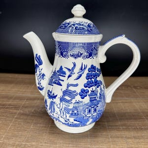 Vintage Churchill England Blue Willow Coffee Pot with Lid Blue White Transferware Ceramic Tea Coffee Server 10 Inch