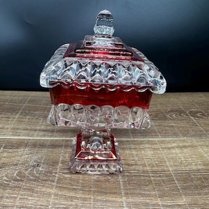 Prato de casamento vintage Westmoreland em vidro cranberry flash com tampa | Doceira com tampa | Caixa de joias com pedestal | Decoração em cristal rubi