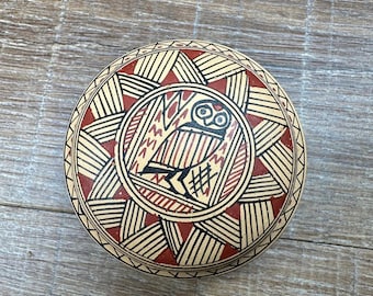 Caja de baratijas con tapa de cerámica peruana vintage con motivo de búho – Recipiente de cerámica estilo Nazca pintado a mano – Plato de joyería de arte popular – Decoración bohemia