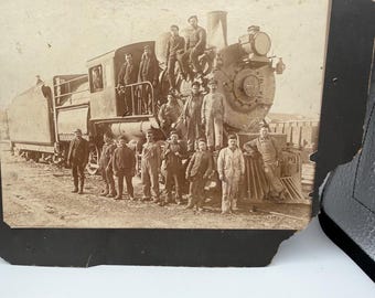 Rare Antique Railroad Crew Photo c.1900 – Steam Engine #881 – Early American Train Workers