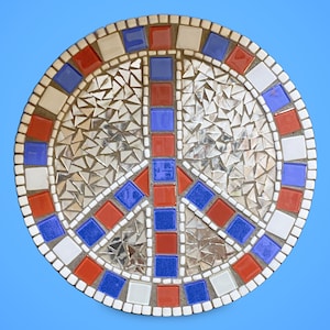 Signe de paix patriotique en mosaïque fait main