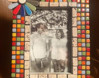 Marco de fotos de mosaico vibrante de 4x6 con toque floral