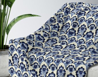 Blue Deco Elegance Sherpa Blanket – Soft Luxe Throw with Modern Art Deco Pattern in Blue and Ivory, Cozy Home Accent Gift