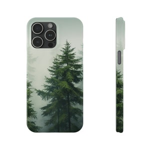 Custodia per iPhone con alberi realistici, custodia per cellulare con pini e foresta di nebbia per iPhone 16, 15, 14, 13, 12, 11, X, XR, XS, 8, 7, Slim, Mini, Plus, Pro, Max