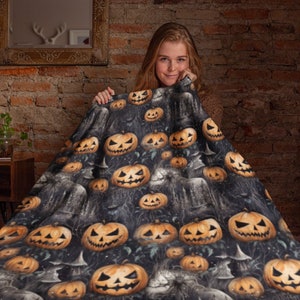 Spooky Halloween Blanket, Scary Pumpkin Sherpa Fleece Blanket, Gift for Goth, Fall Throw Blanket, Spooky Gothic Home Decor Horror Bedding