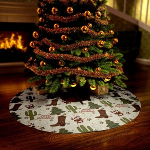 Western Christmas Tree Skirt, Cowboy Large Tree Skirt, Rustic Christmas Tree Decor, Red and Green Country Xmas, Fun Holiday Gift for Cowgirl