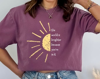 El mundo es más brillante porque estás en él camiseta, camiseta motivacional, camisa inspiradora de sol, traje de afirmación de maestro