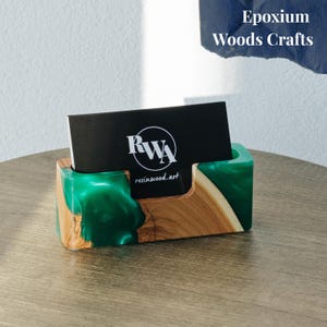 PORTE-CARTES DE VISITE pour bureau en résine émeraude et bois. Accessoires de bureau en bois pour lieu de travail à domicile. Cadeaux charmants pour collègues