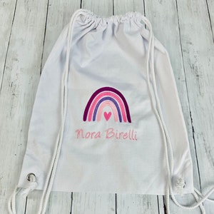 Sac de crèche pour bébé avec nom brodé, design au choix parmi papillons, arc-en-ciel, lapin, sac à dos personnalisé pour filles