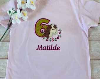 T-shirt da bambina personalizzata con nome ricamato e pony con fiori - per compleanni, feste a tema, idee regalo