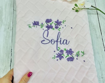 Copertina neonata rosa in morbido pile personalizzata con disegno e nome ricamato a scelta regalo battesimo nascita baby shower compleanno