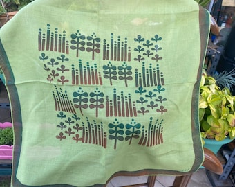 Pañuelo de algodón verde hecho a mano – estampado en bloque, tela suave