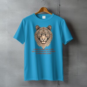 Tribal Lion T-shirt, comfortkleuren T-shirt, inspirerend citaat grafisch t-shirt, stand sterke motiverende top, unisex katoenen shirt afbeelding 4