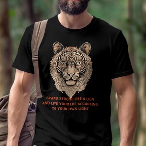 Tribal Lion T-shirt, comfortkleuren T-shirt, inspirerend citaat grafisch t-shirt, stand sterke motiverende top, unisex katoenen shirt afbeelding 2