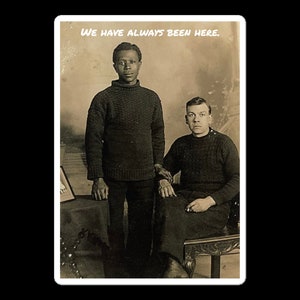 Vintage zwischen verschiedenen Rassen Gay Paar Aufkleber | Vintage Gay Fotos, LBGTQIA, Black Queer, LGBTQ Geschichte, Liebe ist Liebe, Rechte von Gays, antike Gay Männer