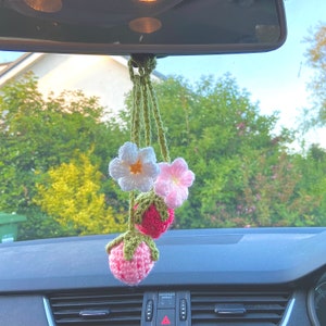 Crochet car mirror hanging strawberry daisy charm / bag charm/ keyring accessory decoration set of 2